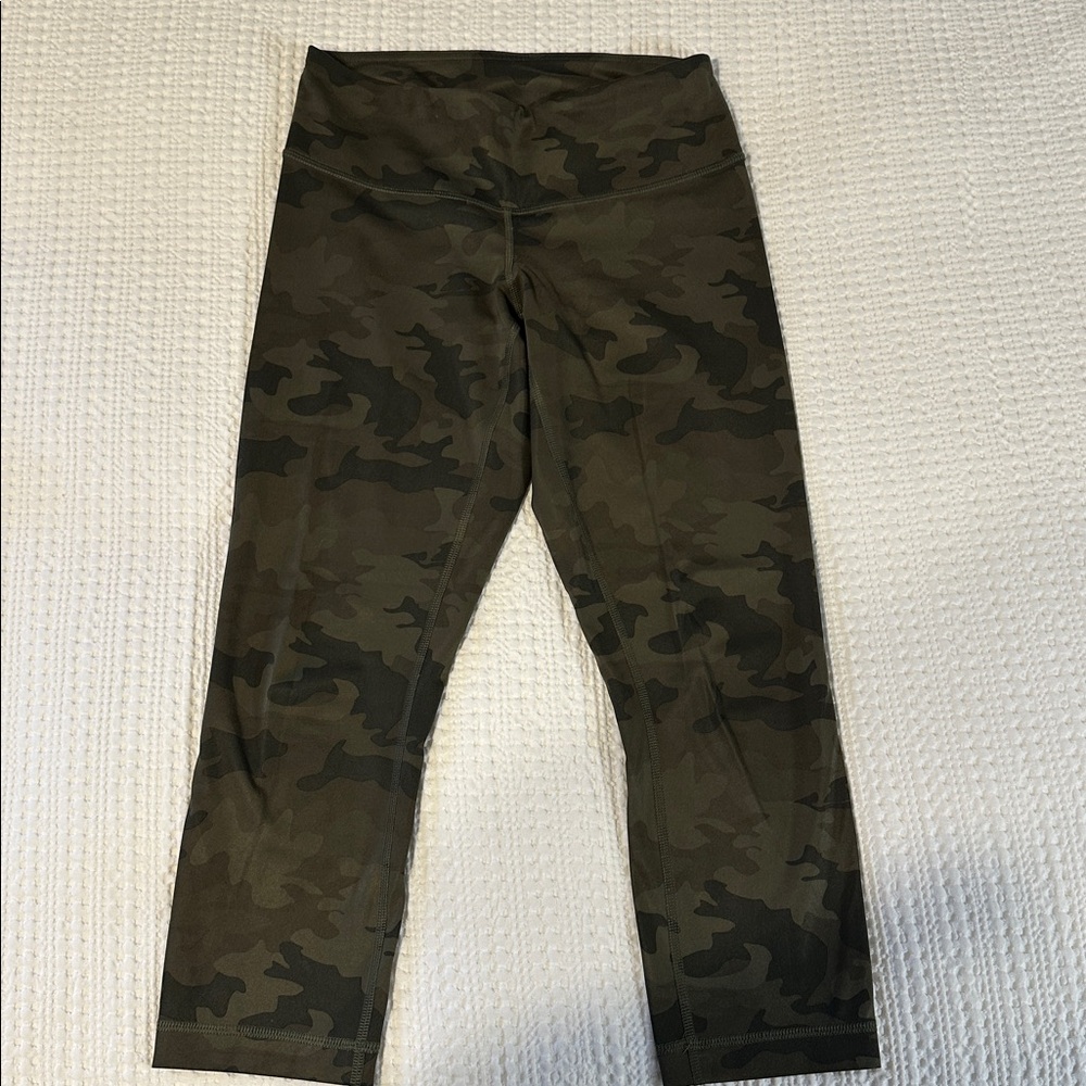 Lululemon Camouflage Print Leggings size 4 crops